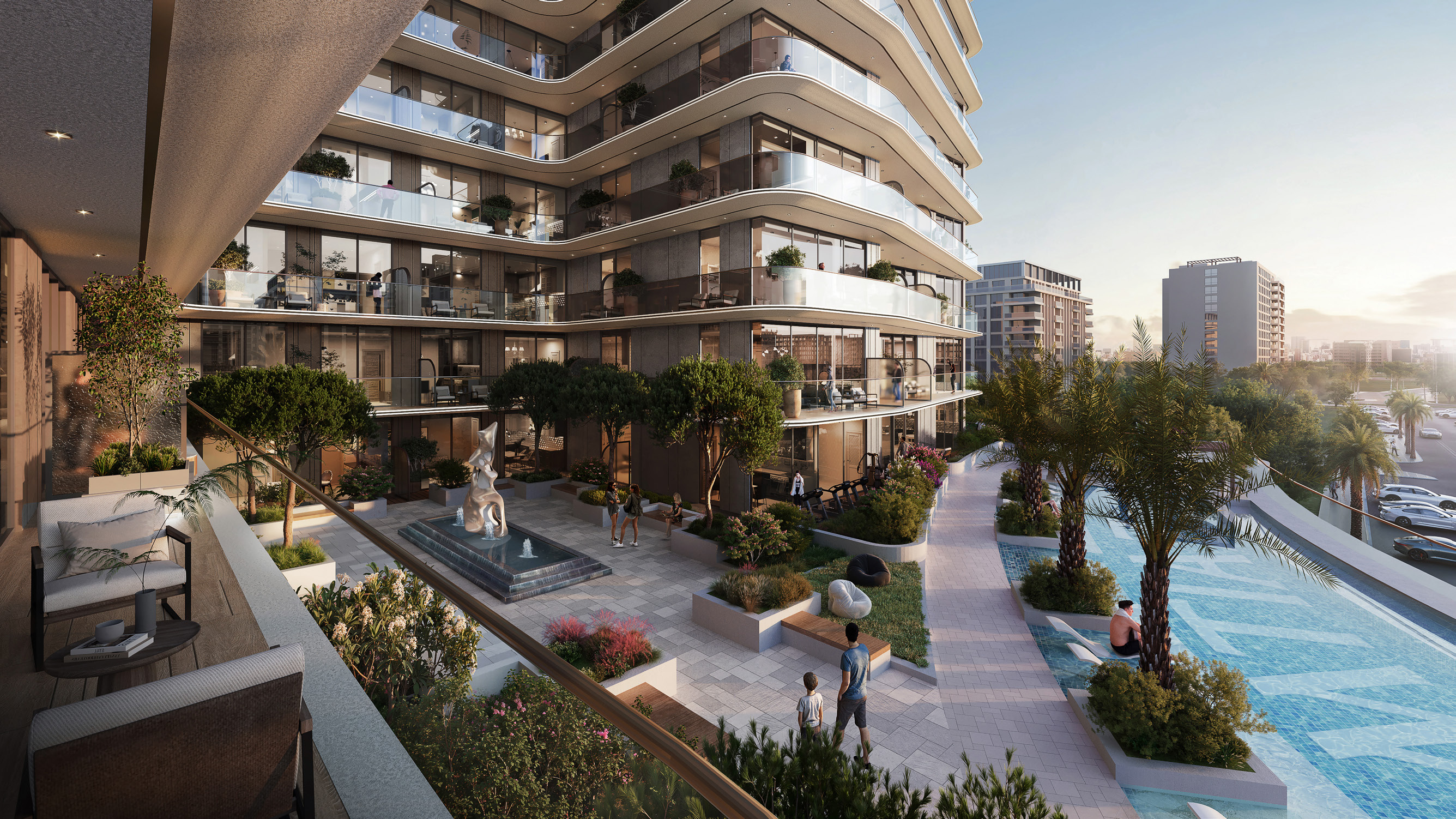 Podio residencial ajardinado con terrazas, asientos, vegetación y una piscina alargada junto al edificio.