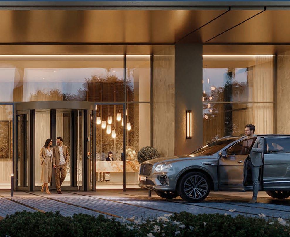 Entrada residencial cubierta en Valia