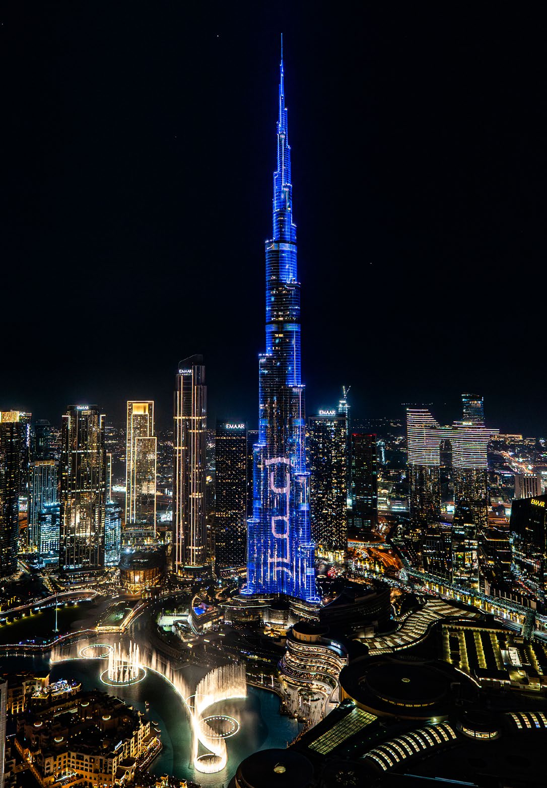 Burj Khalifa iluminado sobre Downtown Dubai, un ícono de Emaar