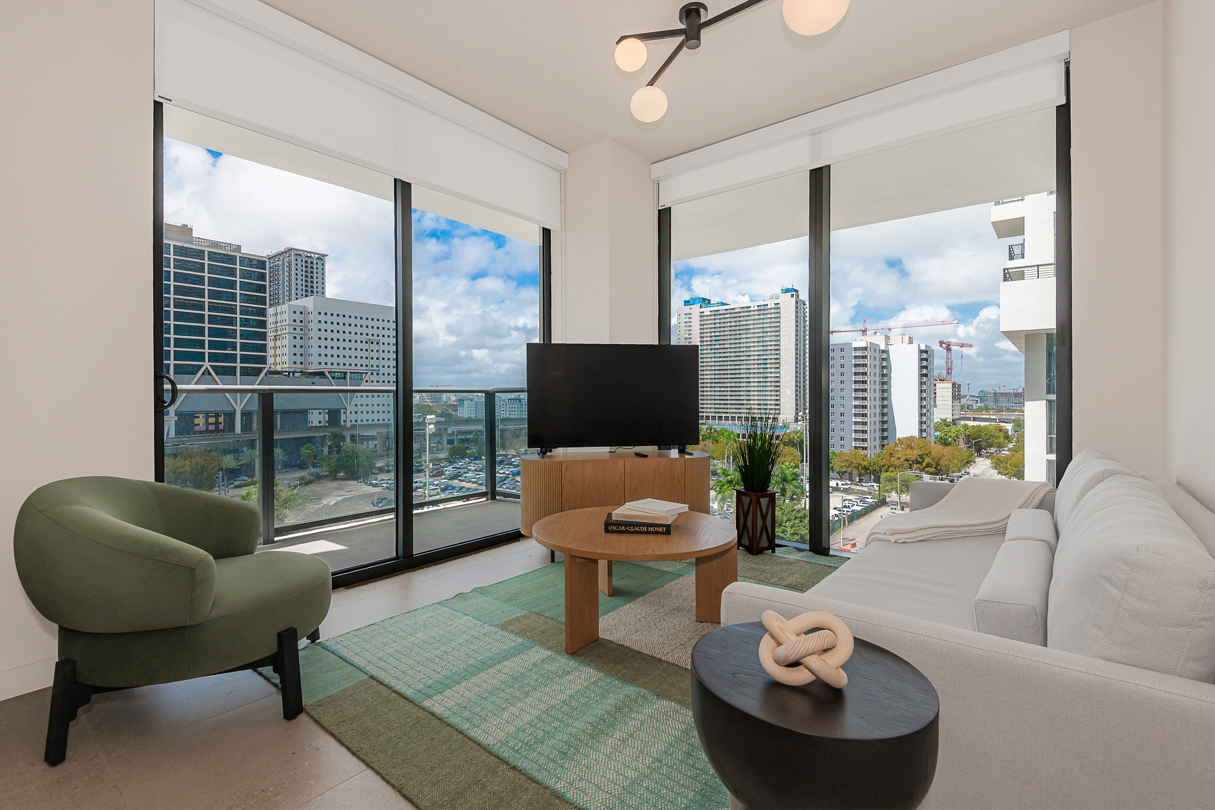 11 NE 6th St #814 — interior/exterior