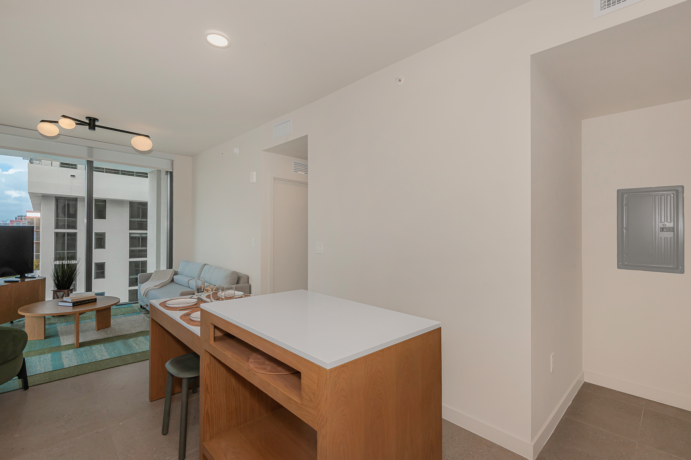 11 NE 6th St #814 — interior/exterior