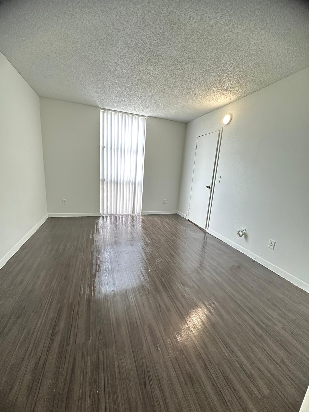 13499 Biscayne Blvd #1209 — interior/exterior