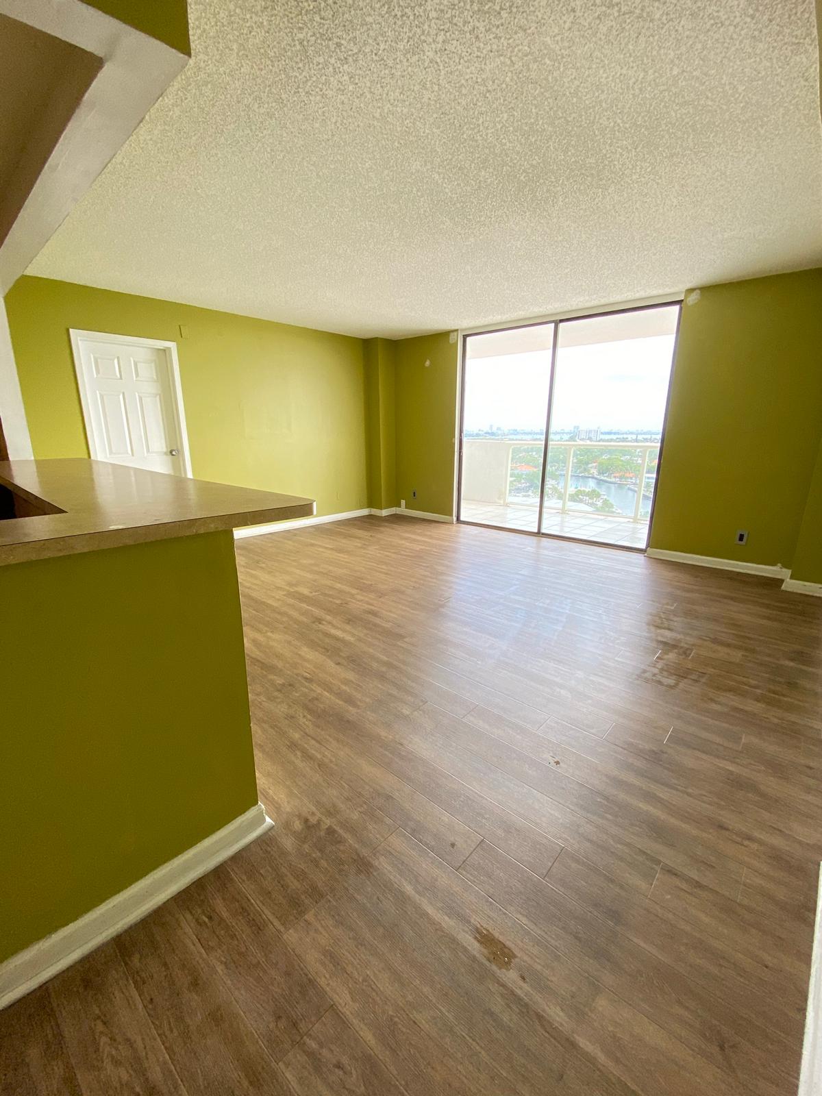 13499 Biscayne Blvd #1408 — interior/exterior
