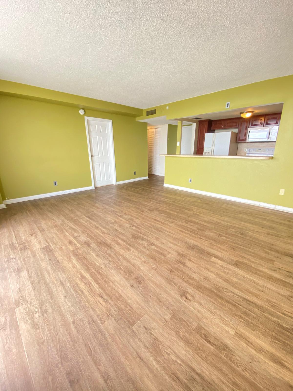 13499 Biscayne Blvd #1408 — interior/exterior
