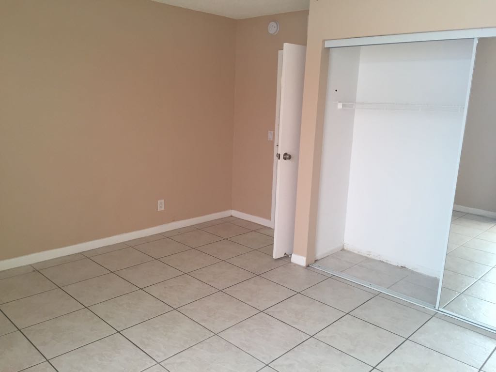 13499 Biscayne Blvd # 713 — interior/exterior