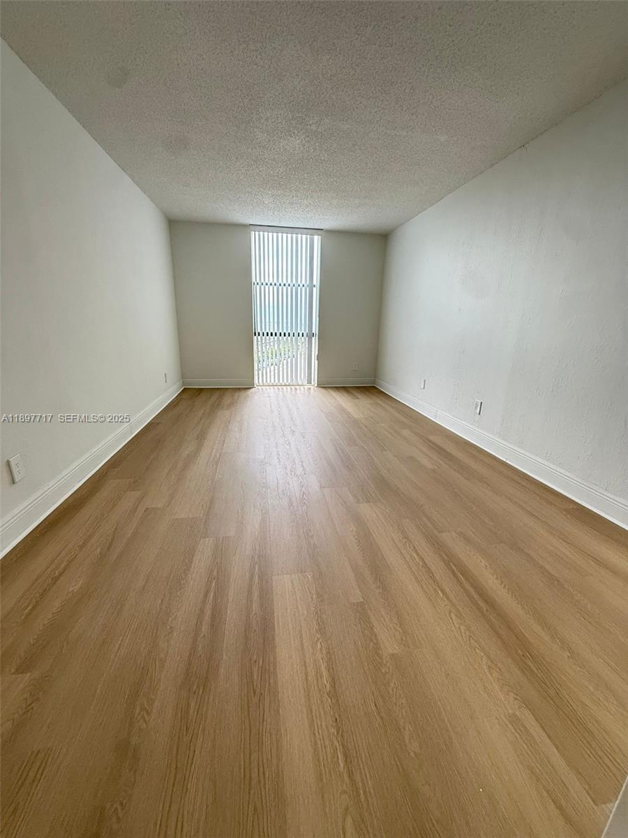 13499 Biscayne Blvd # 811 — interior/exterior