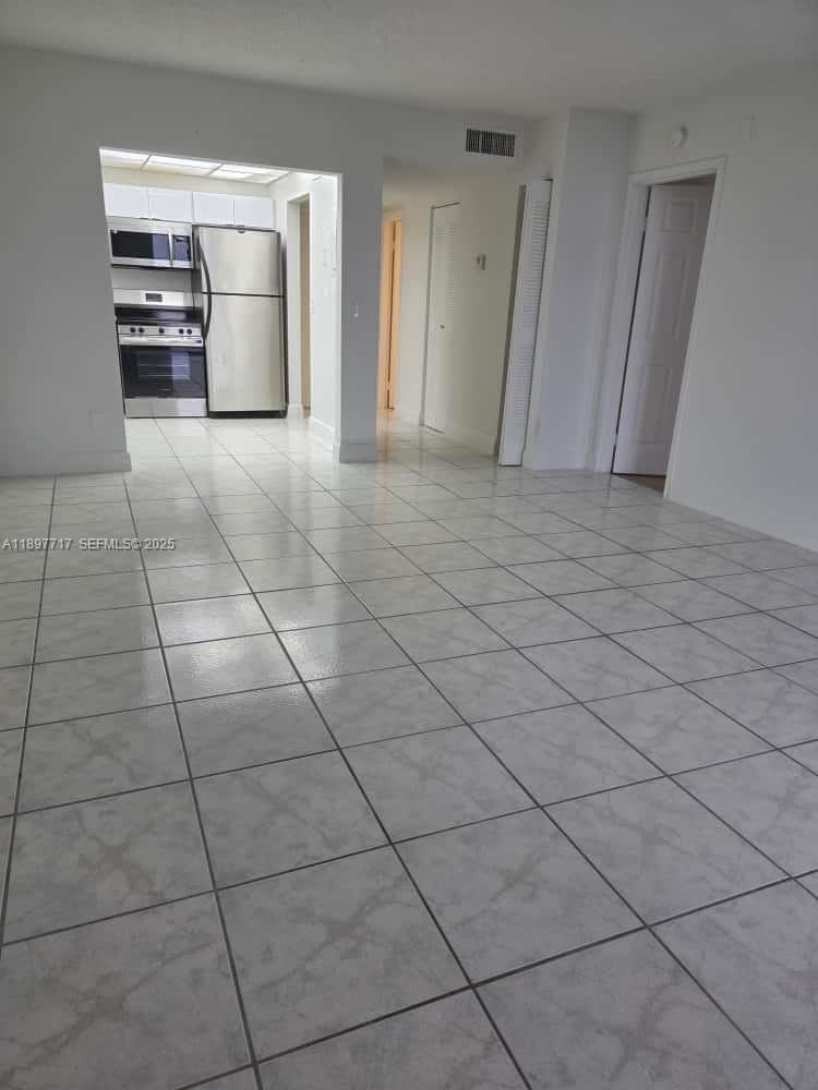 13499 Biscayne Blvd # 811 — interior/exterior