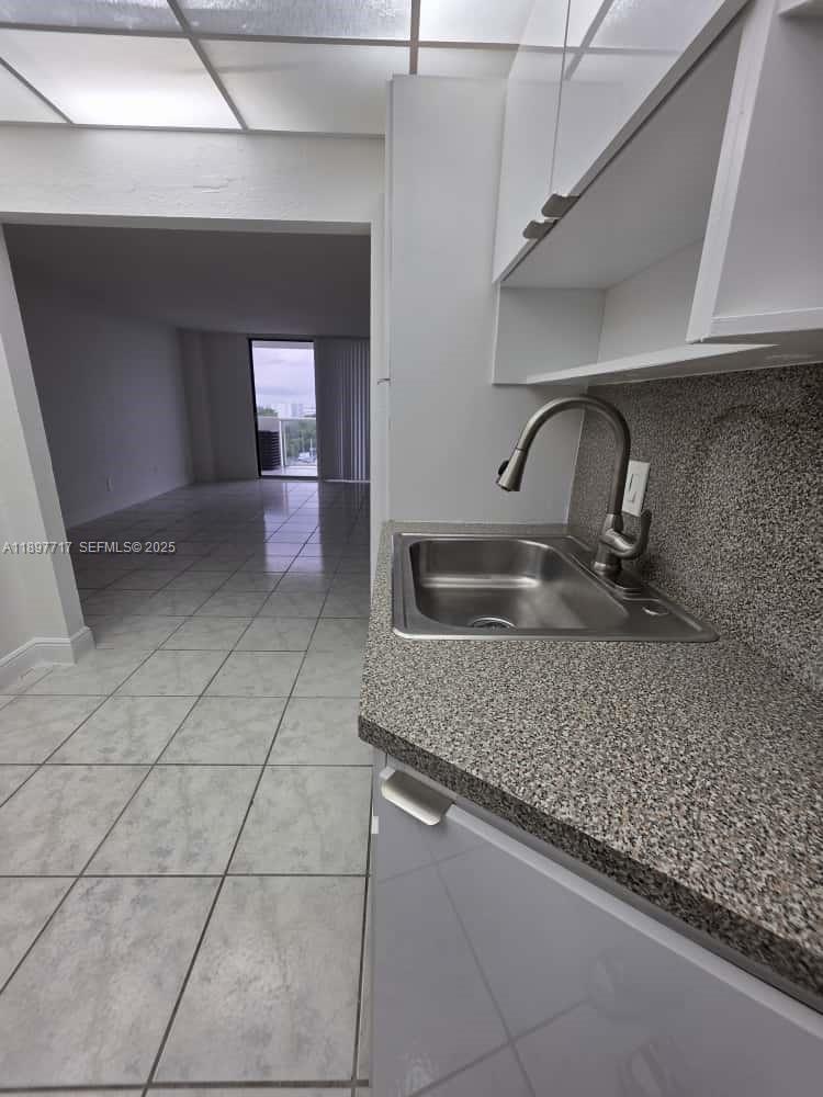 13499 Biscayne Blvd # 811 — interior/exterior