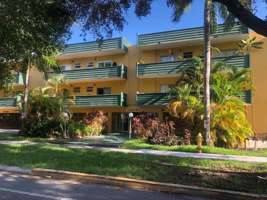 1975 NE 135th St # 2D — interior/exterior