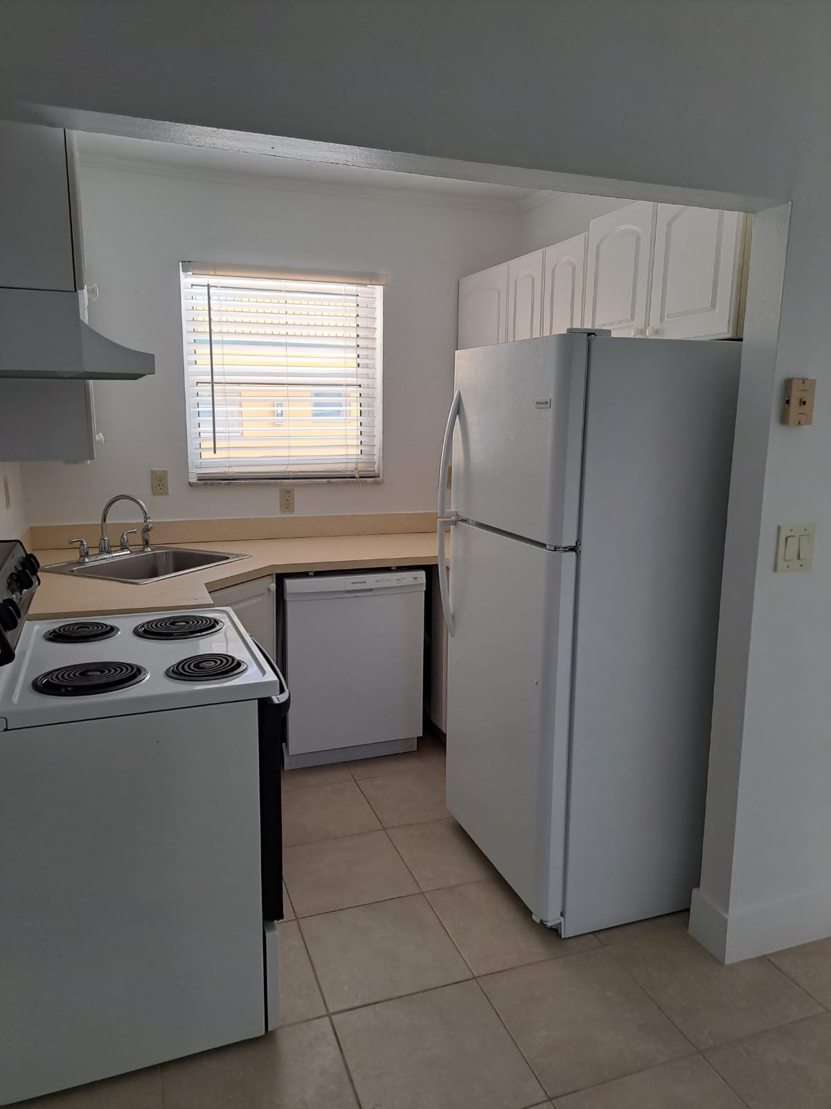 1975 NE 135th St # 2D — interior/exterior