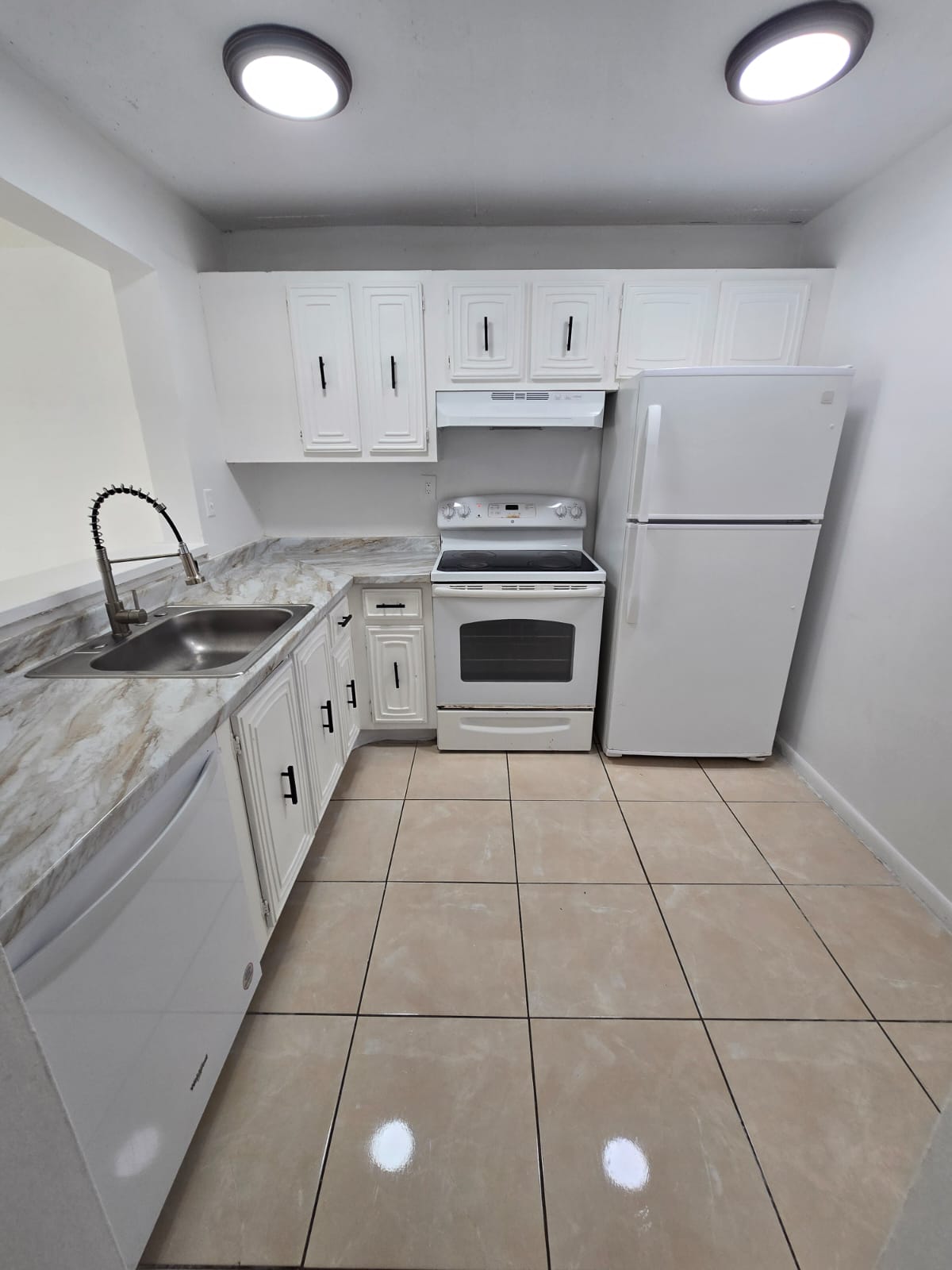 486 NW 165th St Rd # B-306 — interior/exterior