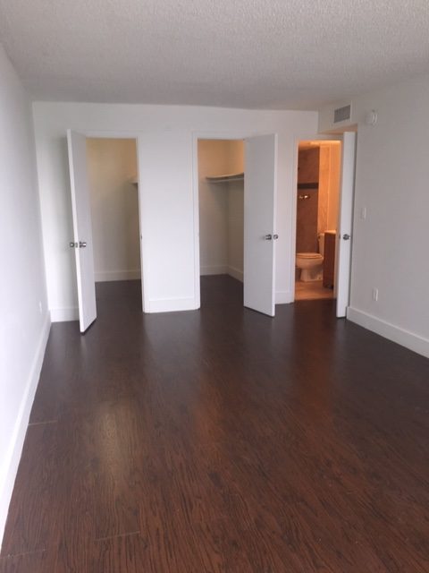 486 NW 165th St Rd # B-405 — interior/exterior
