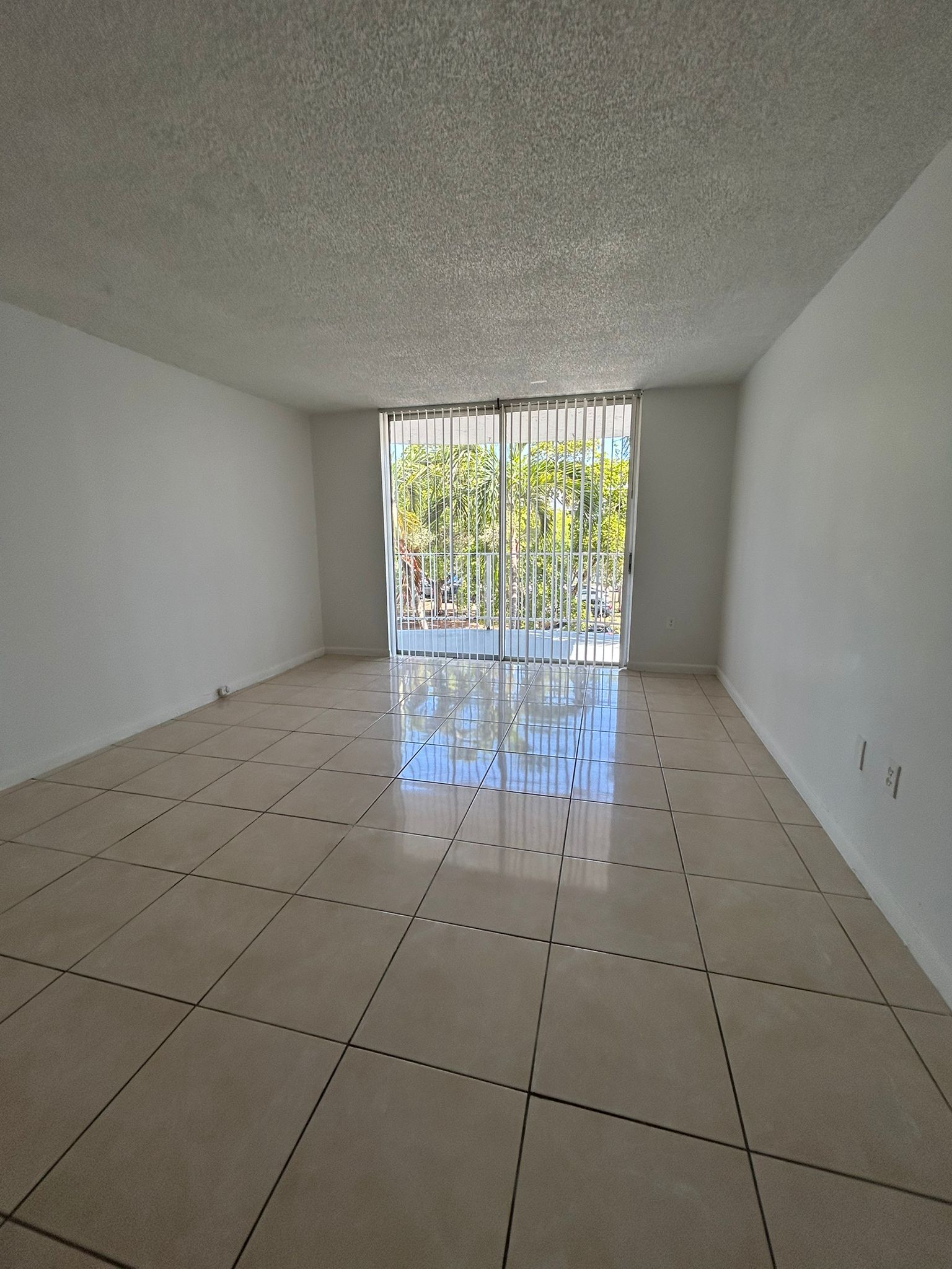 496 NW 165th St Rd # D-310 — interior/exterior