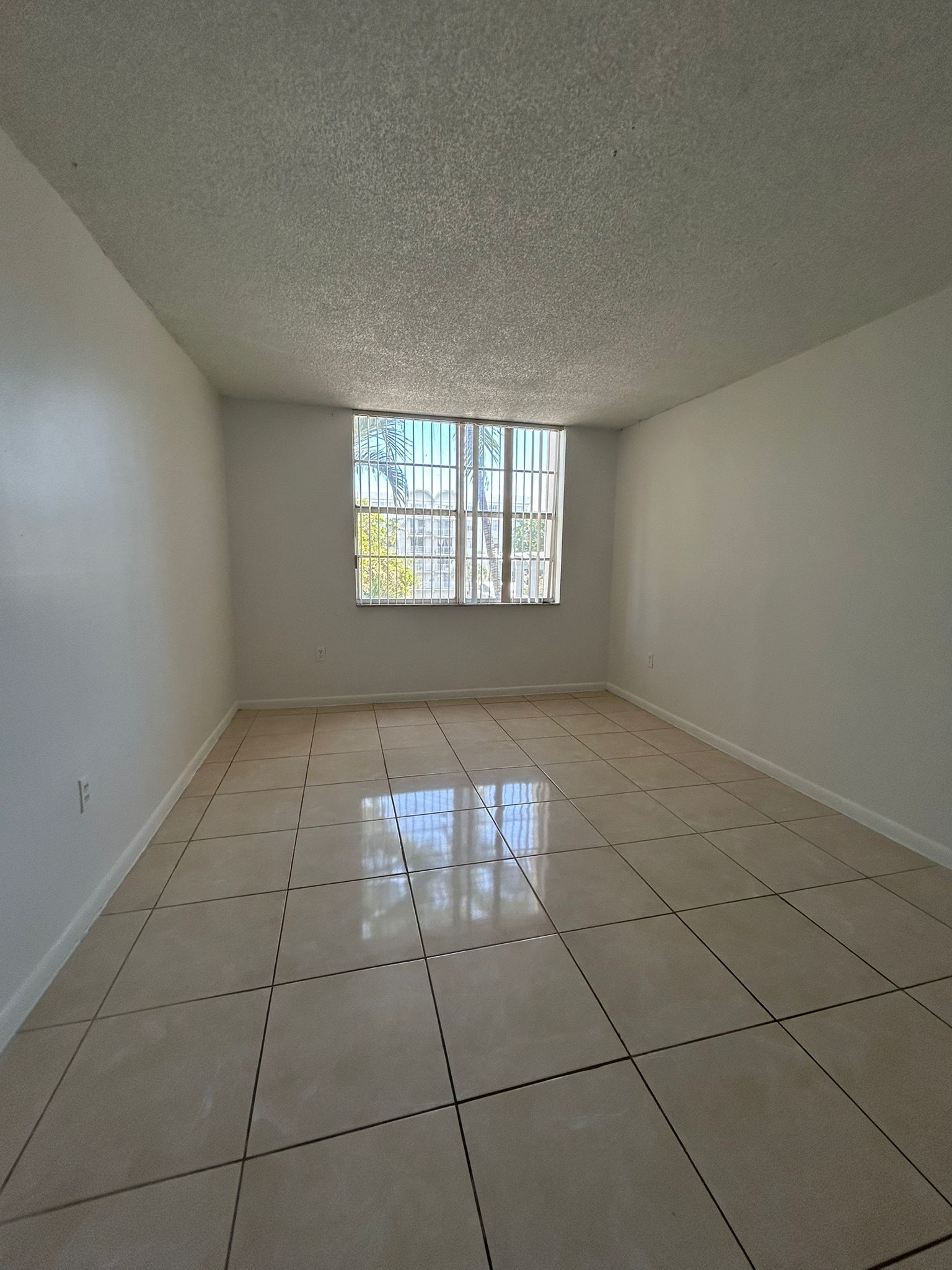 496 NW 165th St Rd # D-310 — interior/exterior