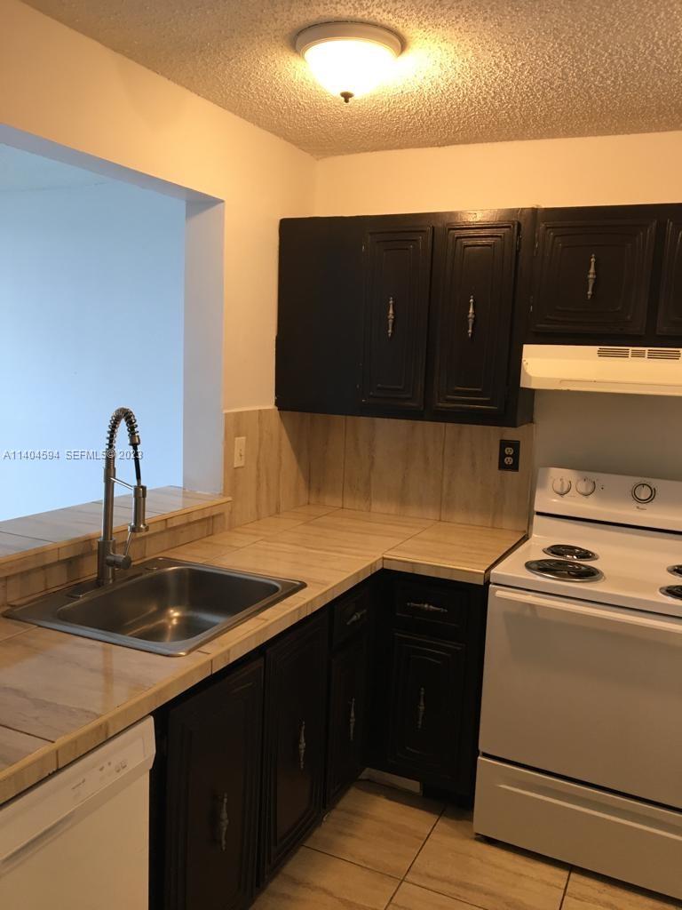 496 NW 165th St Rd # D312 — interior/exterior