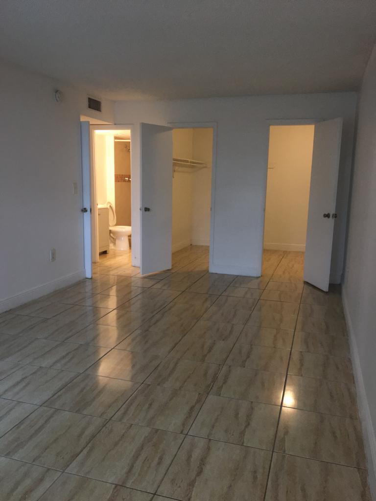 498 NW 165th St Rd # D205 — interior/exterior