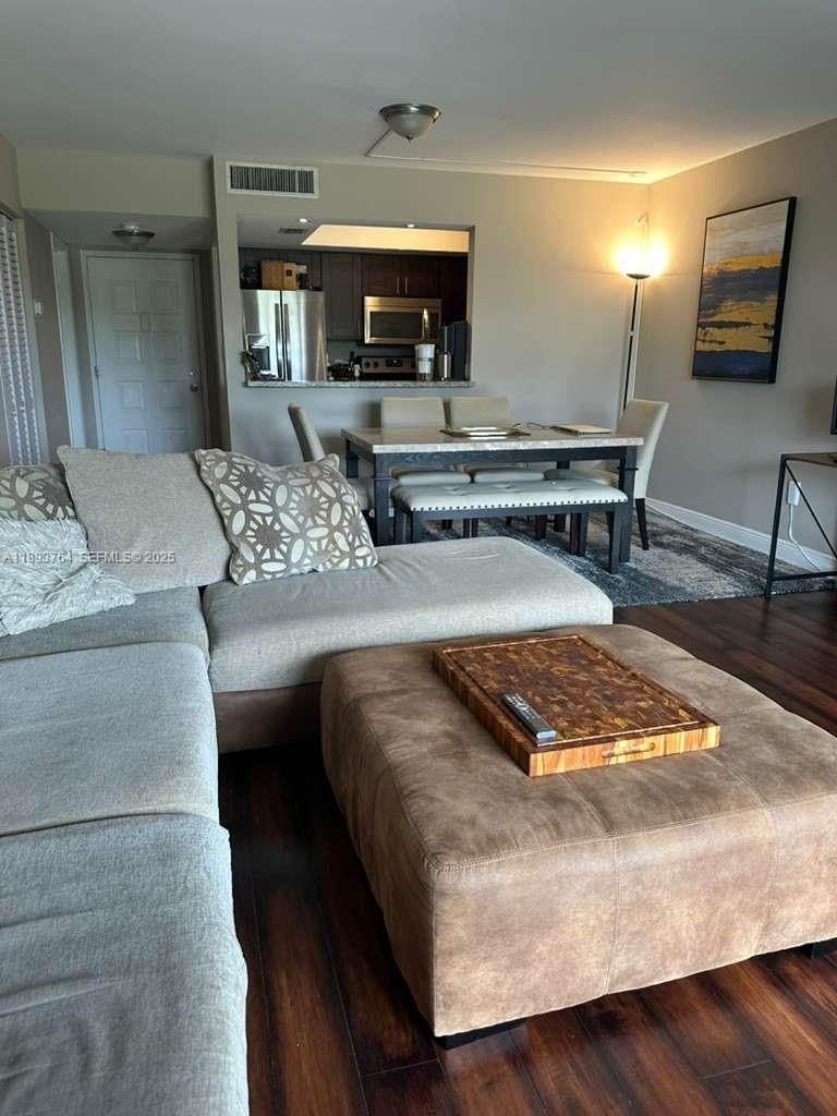 5570 NW 44th St #312A — interior/exterior