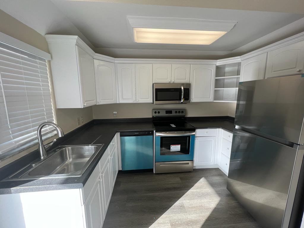 617 Ixoria Ave # 18 — interior/exterior