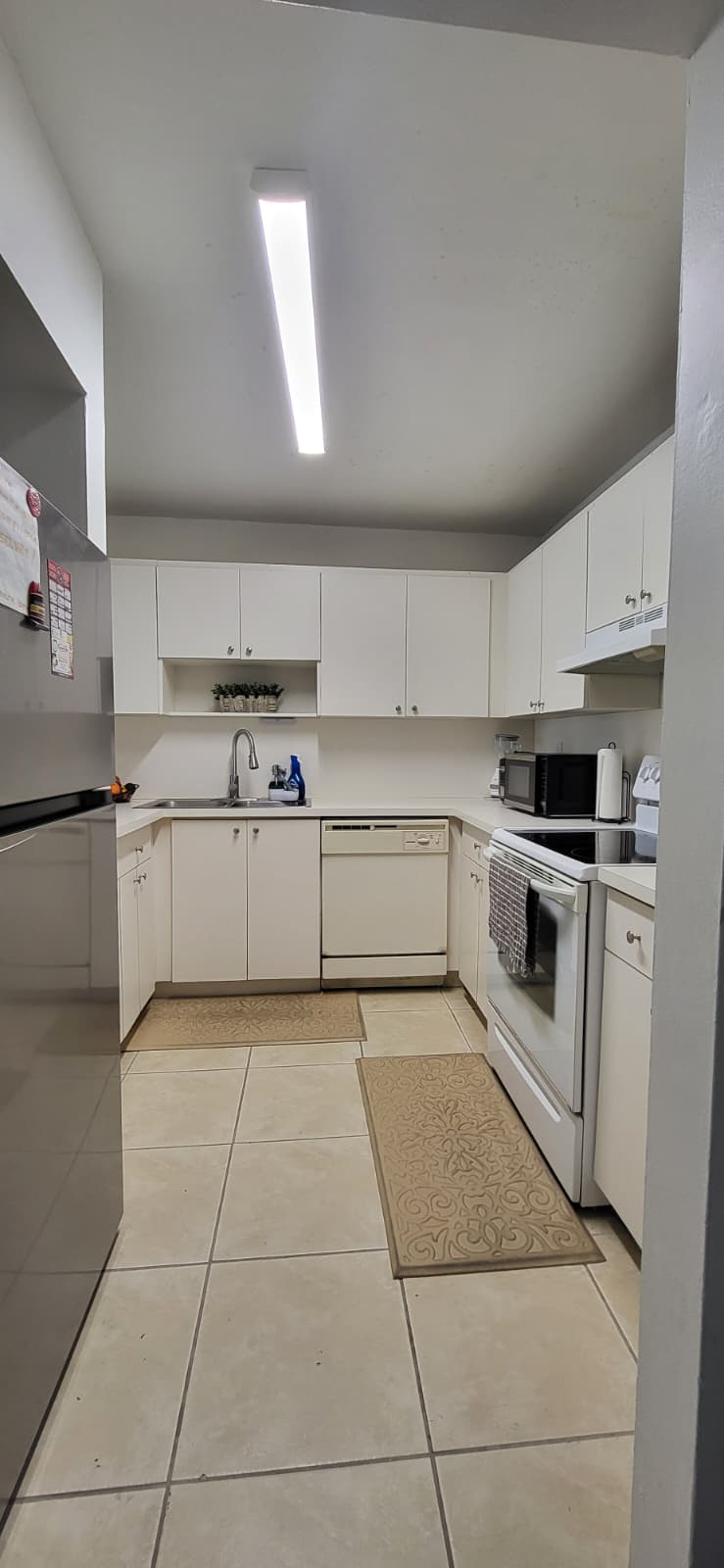 6950 Miami Gardens Dr # 2-411 — interior/exterior