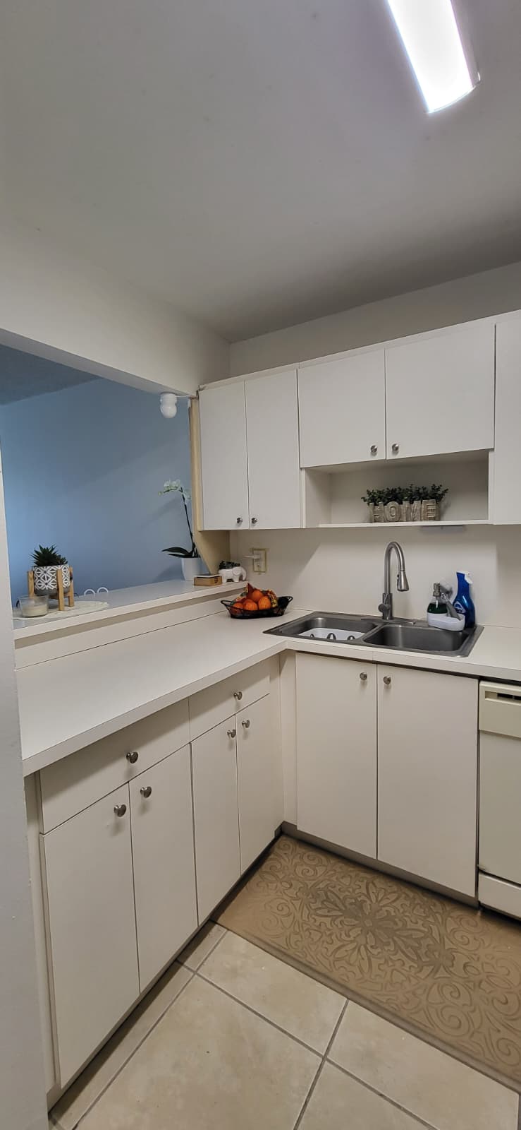 6950 Miami Gardens Dr # 2-411 — interior/exterior