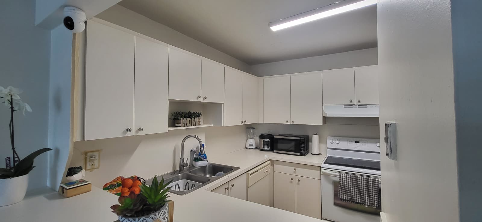 6950 Miami Gardens Dr # 2-411 — interior/exterior