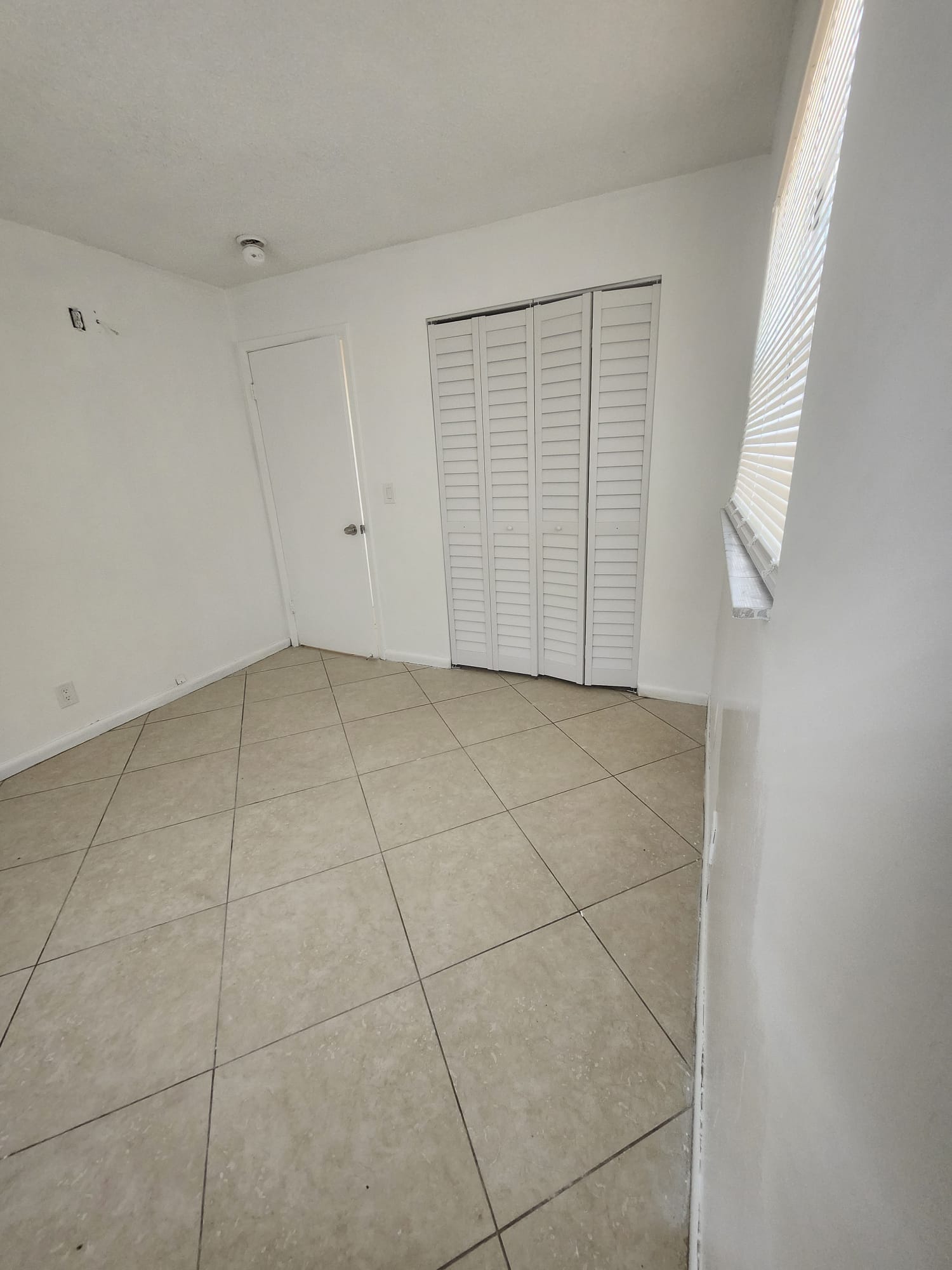 711 14th St — interior/exterior