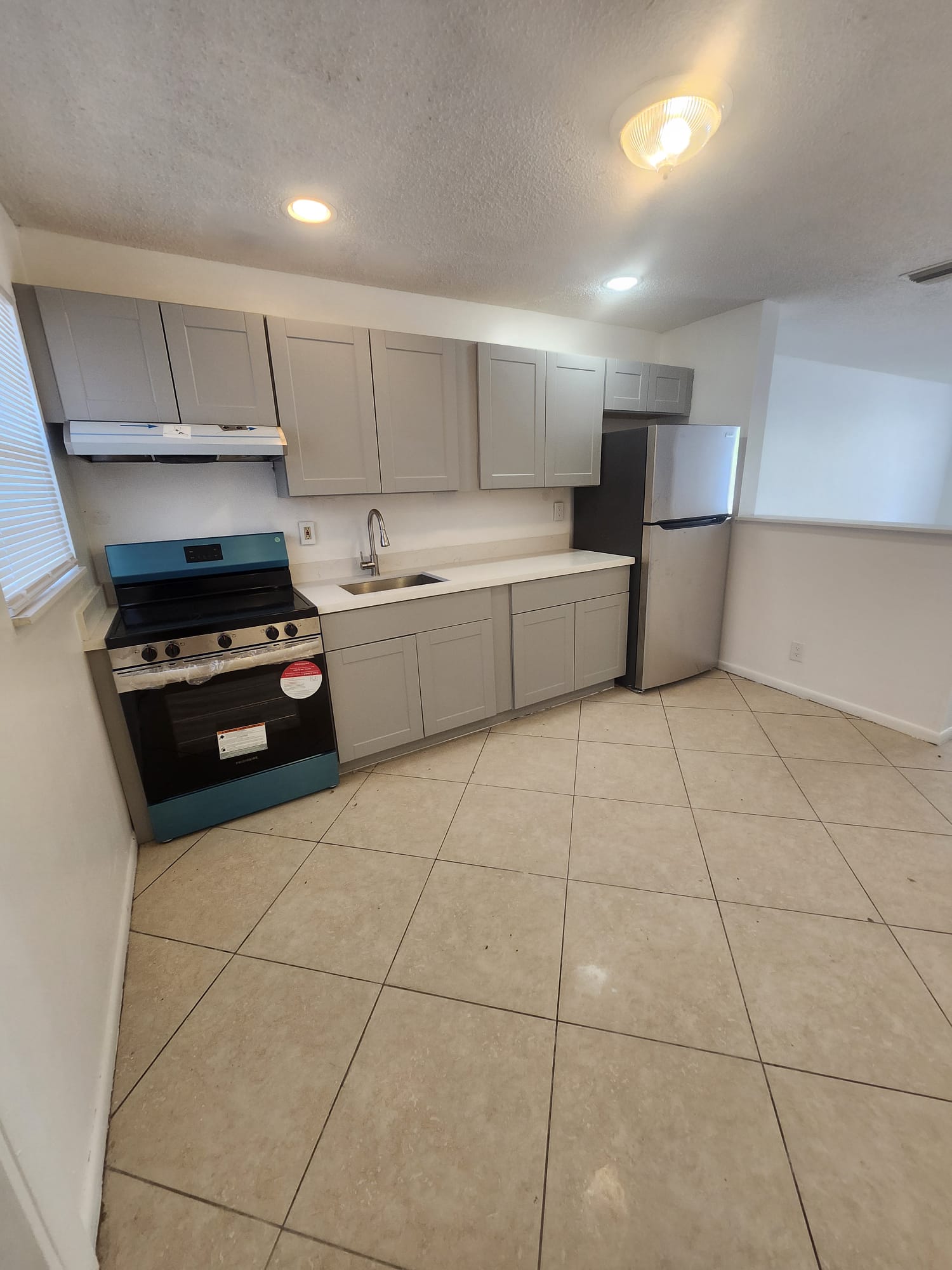 711 14th St — interior/exterior