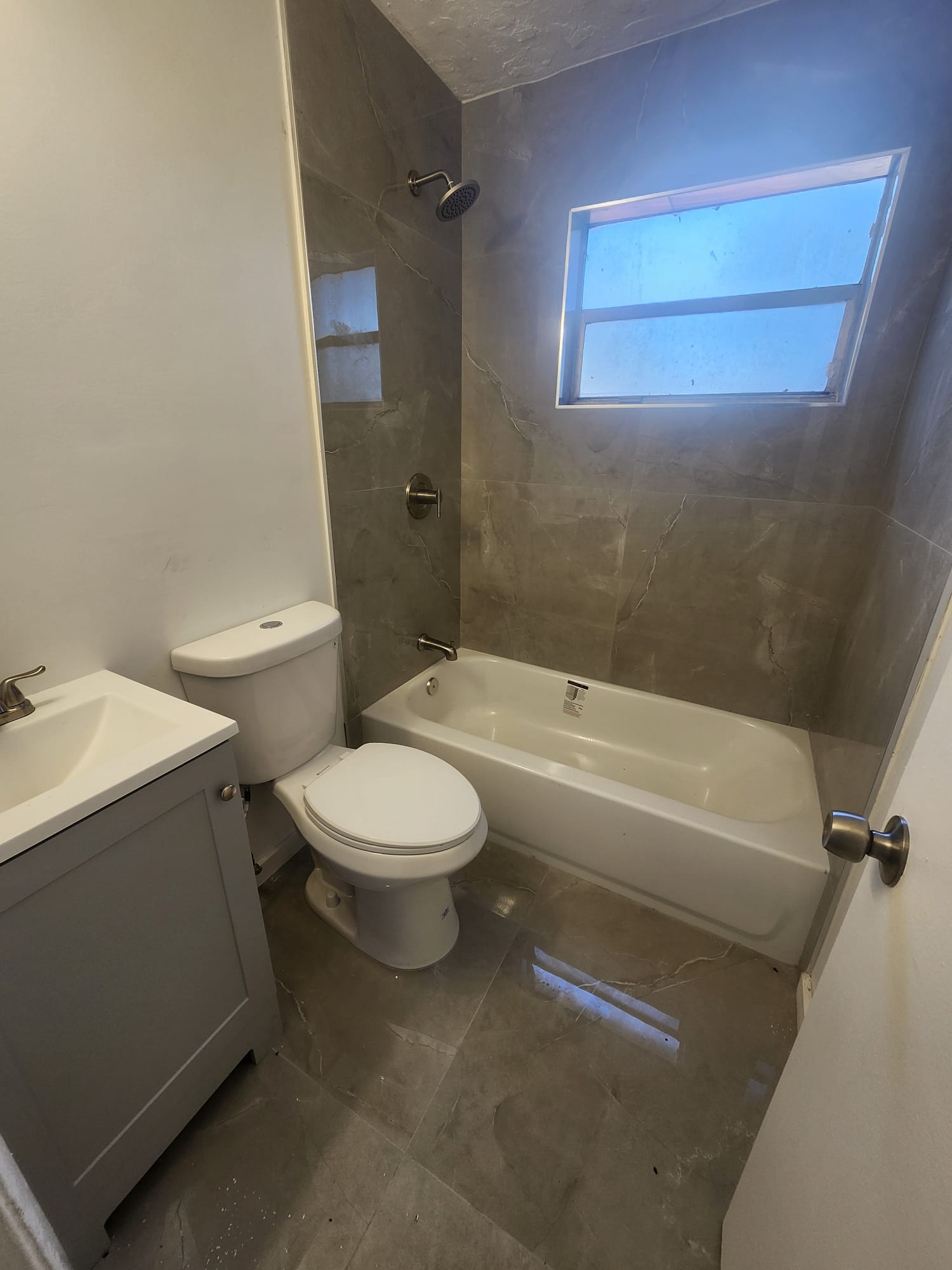 711 14th St — interior/exterior