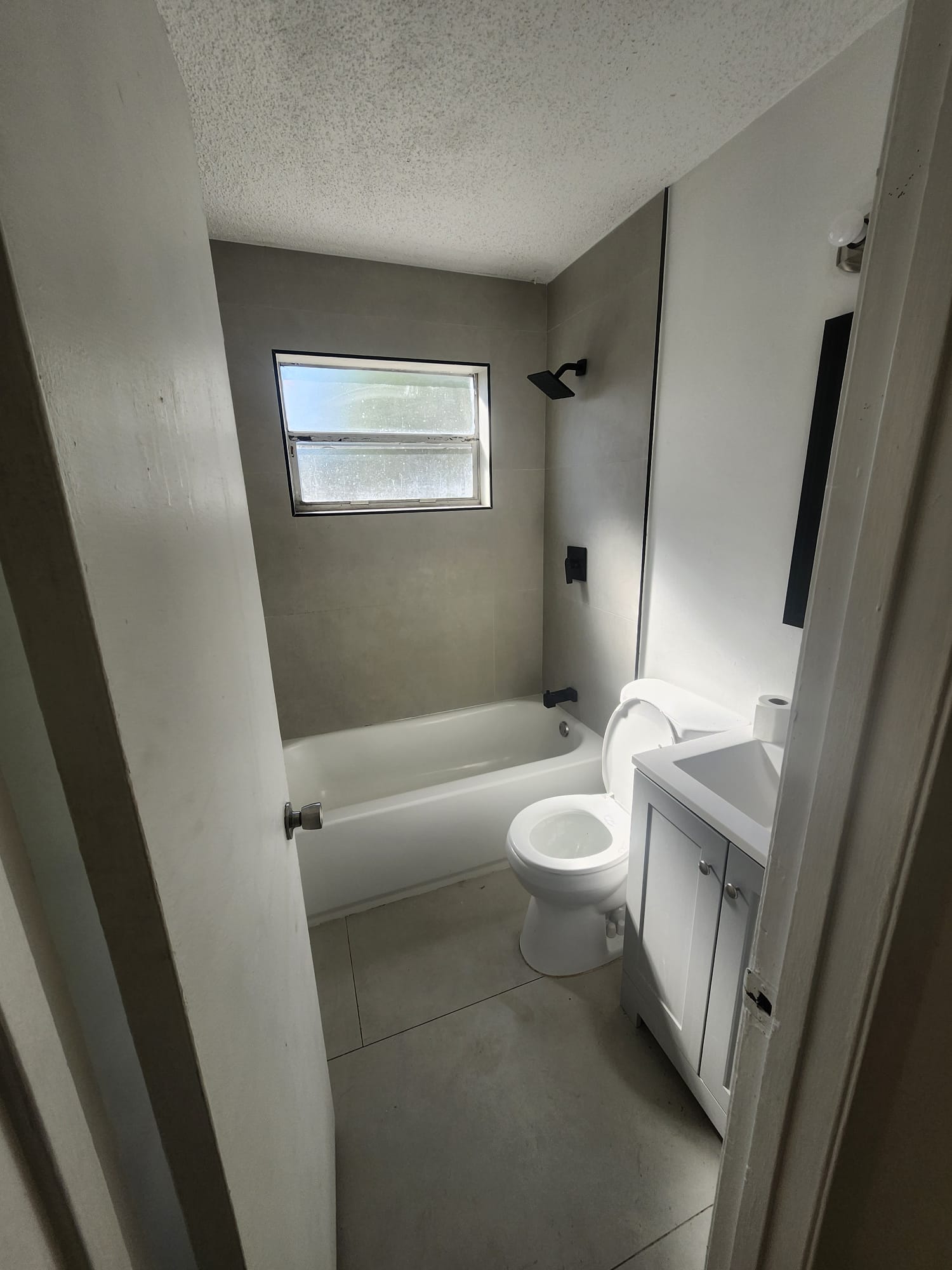 711 14th St — interior/exterior