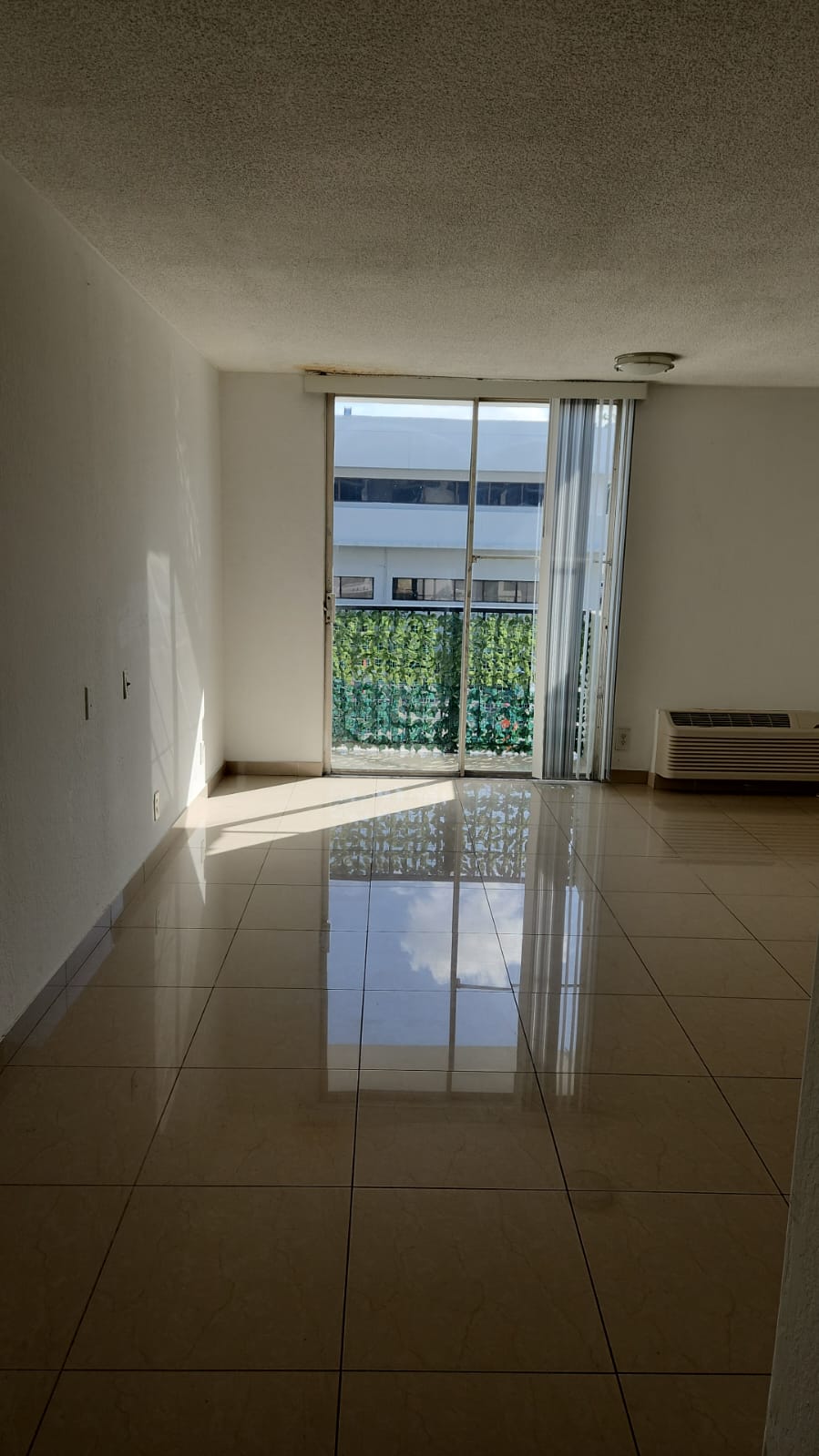 Golden Gate 16450 NW 2nd Ave # 206 — interior/exterior
