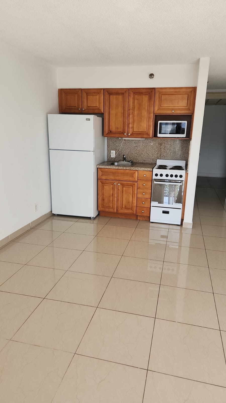 Golden Gate 16450 NW 2nd Ave # 206 — interior/exterior