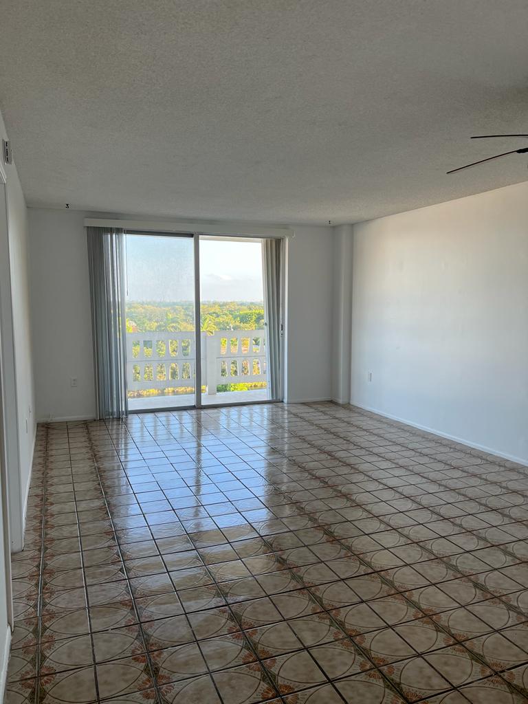 PARKWAY 15600 NW 7th Ave # 821 — interior/exterior
