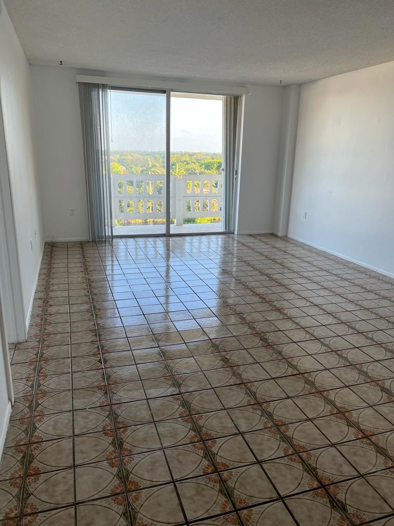 PARKWAY 15600 NW 7th Ave # 821 — interior/exterior