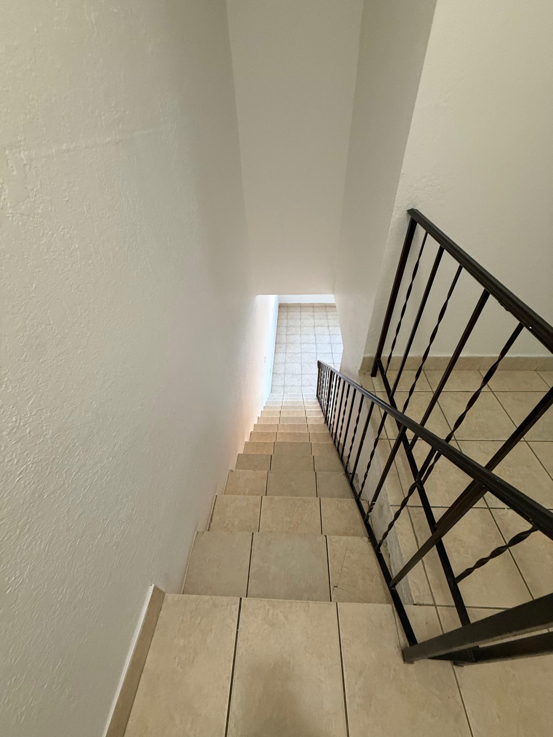 VILLA CATALINA 1305 W 53rd St # 406 — interior/exterior
