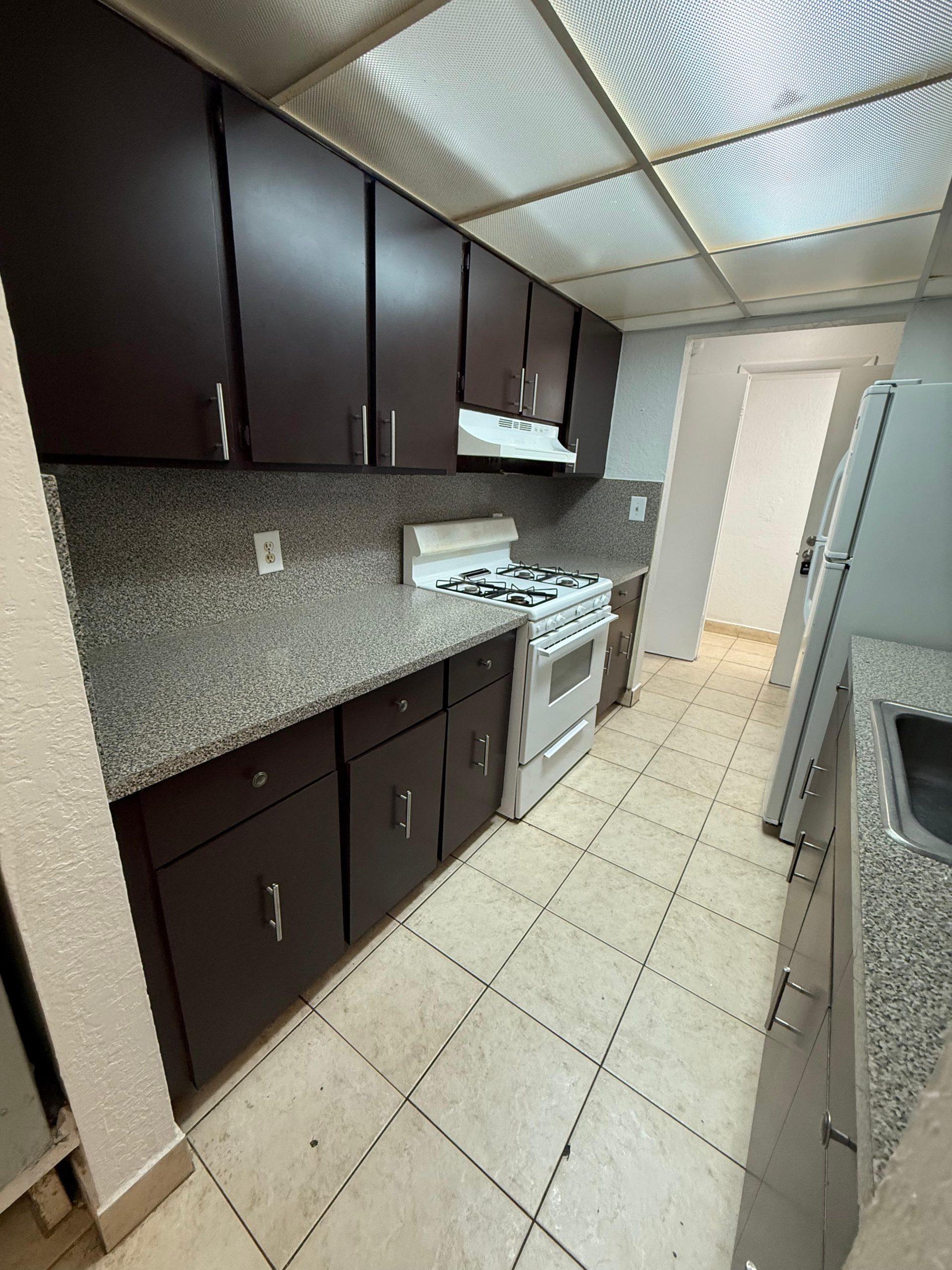 VILLA CATALINA 1305 W 53rd St # 406 — interior/exterior